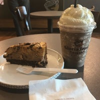 Photo taken at Gloria Jean&amp;#39;s Coffees by ᖇᘎᘗᕬ ᖇᓲᕒᕬ on 11/7/2017