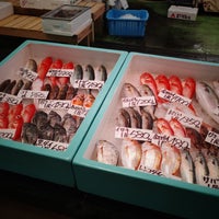 Photo taken at 御前崎海鮮なぶら市場 by Kenta on 11/11/2022