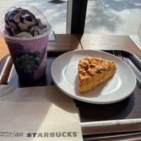 Photo taken at Starbucks by とり ☀. on 10/30/2022