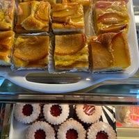 11/10/2019에 Consta K.님이 Lana&amp;#39;s Dazzling Desserts에서 찍은 사진