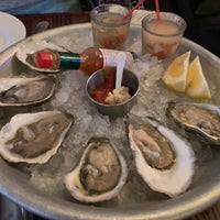 Das Foto wurde bei Rabia&amp;#39;s Seafood/Oyster Bar &amp;amp; Italian Restaurant von Consta K. am 6/8/2019 aufgenommen