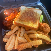 Photo taken at Zaxby&amp;#39;s Chicken Fingers &amp;amp; Buffalo Wings by Consta K. on 4/1/2021