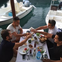 Das Foto wurde bei Yengeç Restaurant von Adem Cem Ç. am 5/18/2016 aufgenommen