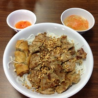 Снимок сделан в Kim Vu Vietnamese Cuisine пользователем Bill H. 5/7/2013