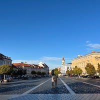 รูปภาพถ่ายที่ Rotušės aikštė  | Town Hall Square โดย Jia Rong L. เมื่อ 10/18/2023