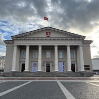 Foto diambil di Vilniaus rotušė | Town Hall oleh Jia Rong L. pada 10/17/2023