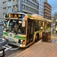 Photo taken at 京橋北口(京橋駅筋)バス停 by la_glycine on 7/13/2022