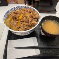 Photo taken at Yoshinoya by 獅子のしもべ on 4/29/2022