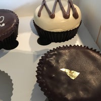 6/30/2017에 Michael N.님이 More Cupcakes에서 찍은 사진