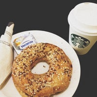 4/23/2013 tarihinde Ana Carolina M.ziyaretçi tarafından Starbucks'de çekilen fotoğraf