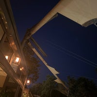 Das Foto wurde bei Veranda Restaurant &amp;amp; Lounge InterContinental Istanbul von Queen am 7/2/2023 aufgenommen
