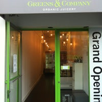 รูปภาพถ่ายที่ Greens &amp;amp; Company โดย C C. เมื่อ 1/4/2013