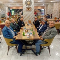 Photo taken at Nizipli Ocakbaşı Oktay Usta by Nizipli Ocakbaşı O. on 11/19/2019