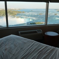 Снимок сделан в Radisson Hotel &amp;amp; Suites Fallsview, ON пользователем Narumi N. 9/14/2023