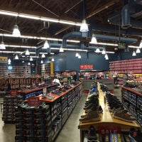 SKECHERS Warehouse Outlet - Shoe Store 