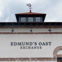 Foto diambil di Edmund&amp;#39;s Oast Exchange oleh Edmund&amp;#39;s Oast Exchange pada 9/20/2017