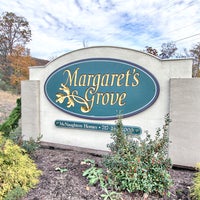 Foto diambil di Margaret&amp;#39;s Grove by McNaughton Homes oleh Margaret&amp;#39;s Grove by McNaughton Homes pada 9/12/2013