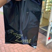 Photo taken at Perfume Zone by りょー だ. on 7/4/2023