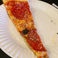 Das Foto wurde bei Best Pizza von Ryan B. am 10/22/2023 aufgenommen