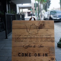 รูปภาพถ่ายที่ Kettle Coffee &amp;amp; Tea โดย Kettle Coffee &amp;amp; Tea เมื่อ 9/28/2015