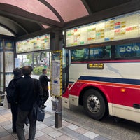 Photo taken at 池袋駅東口バス停 by DAIKI F. on 4/15/2022