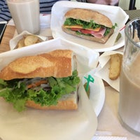 Photo taken at Sunny Sandwich by Yukari S. on 10/9/2017