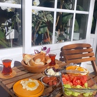 Photo taken at Teşvikiye Cafe by 🦅Çağla Eliz K. on 10/28/2022