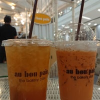 Photo taken at Au Bon Pain by Muai K. on 11/15/2018