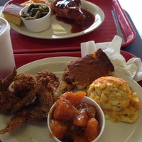 Photo taken at Walter&amp;#39;s Express Soul Food by Andrew Y. on 9/6/2014