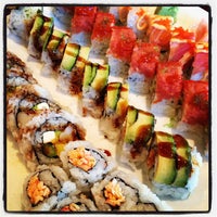 รูปภาพถ่ายที่ Sushi On The Rocks โดย RUSS เมื่อ 1/21/2013