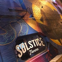 รูปภาพถ่ายที่ Solstice Tavern โดย Hassan A. เมื่อ 1/21/2018