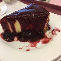 Photo taken at Cheesecakeria by Ale on 11/4/2018