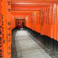 Photo taken at Fushimi Inari Taisha by Martin K. on 5/7/2016