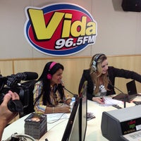 รูปภาพถ่ายที่ Rádio Vida FM 96.5 โดย Marcelinho M. เมื่อ 4/10/2013