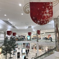 Foto tirada no(a) Twelve Oaks Mall por Jason H. em 12/16/2020