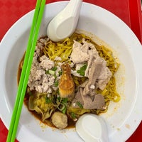 Photo taken at Hill Street Tai Hwa Pork Noodle by Pyp&amp;#39; B. on 3/9/2024