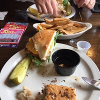 Photo prise au Glen Park Tavern par Penelope D. le2/16/2018