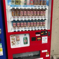 Photo taken at おでん缶の自動販売機 by RY0 on 10/20/2019