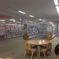 Photo taken at 桜図書館 by Shigeki I. on 7/19/2014