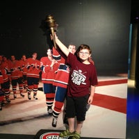 Снимок сделан в Temple de la renommée des Canadiens de Montréal / Montreal Canadiens Hall of Fame пользователем Frances C. 7/27/2013