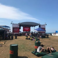 Foto diambil di Big Beach Gümüşdere oleh Soner Ö. pada 7/27/2018
