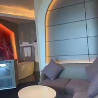 Das Foto wurde bei V Hotel Dubai, Curio Collection by Hilton von Ahmed Alblowi am 2/3/2024 aufgenommen