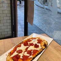Foto scattata a Mangia Pizza Firenze da Meshal K. il 5/19/2023
