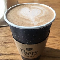 Foto diambil di Peet&amp;#39;s Coffee &amp;amp; Tea oleh Vin B. pada 11/10/2018