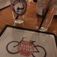 Foto tomada en The Bike Stop Cafe  por Lisa R. el 4/21/2018