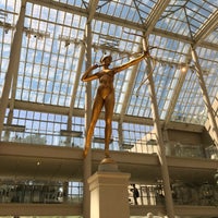 Foto scattata a The Metropolitan Museum of Art Store at Newark Airport da Sang L. il 7/15/2018