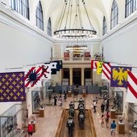 Foto tirada no(a) The Metropolitan Museum of Art Store at Newark Airport por Sang L. em 7/15/2018