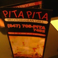 Foto scattata a Pita Pita Mediterranean Grill da Noel A. il 10/6/2012