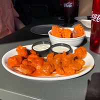 Photo taken at Pluckers Wing Bar by Monse on 11/9/2019