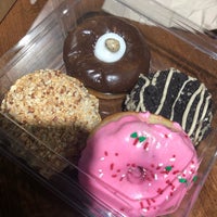 Foto scattata a Holey Schmidt Donuts da Ken M. il 12/31/2018